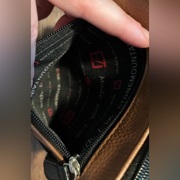 Stone Mountain USA, LLC crossbody bag. Bonus wristlet strap. Black & tan. - Picture 11 of 16
